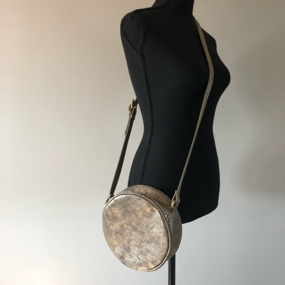 Women’s Kiabi small round gold tone Cross body bag purse